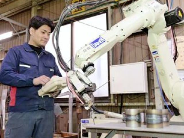 組立や機械操作などの工場作業員