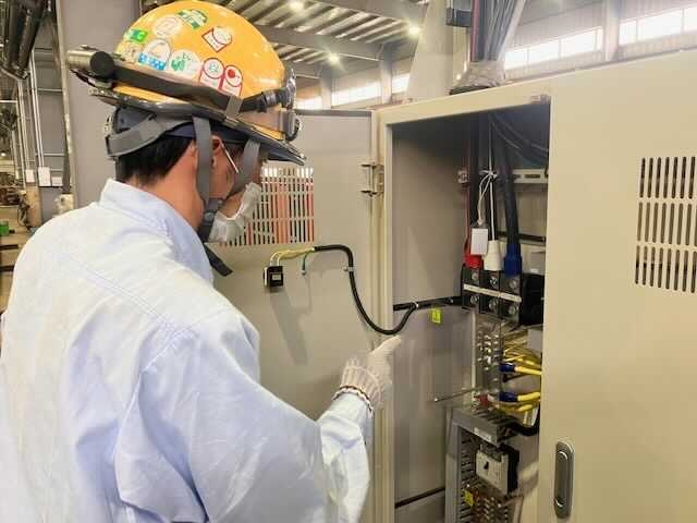 受変電設備の保全スタッフ