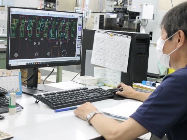 金型設計・金型製作