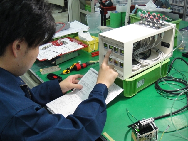 制御盤、自動機設計スタッフ