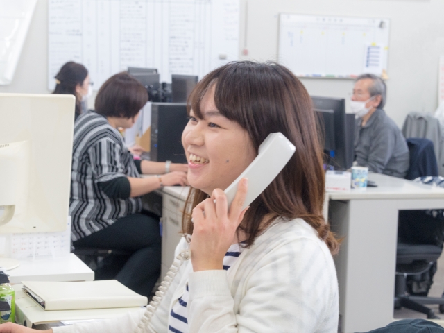 自動車パーツ商社の配送事務スタッフ