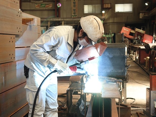 鉄骨の製造・溶接スタッフ