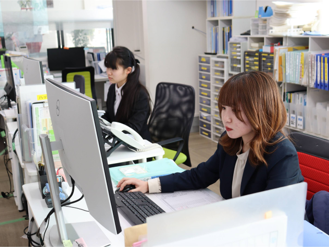 事務スタッフ
