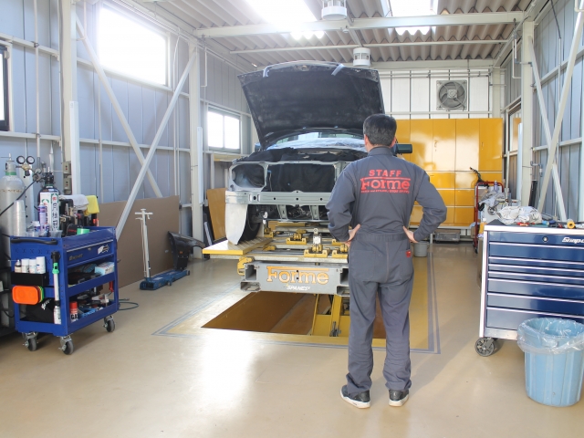 高級輸入車の鈑金スタッフ