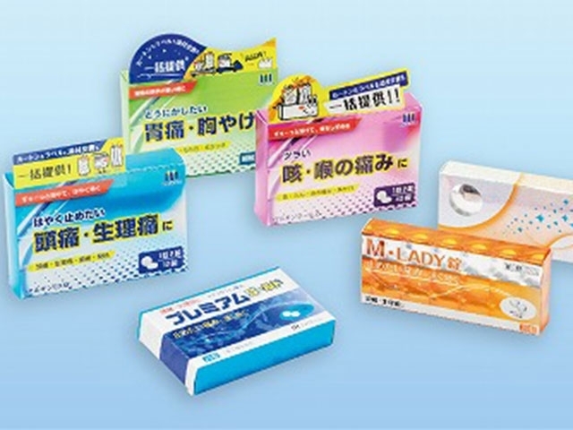 医薬品パッケージの製造スタッフ