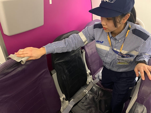 航空機の機内清掃