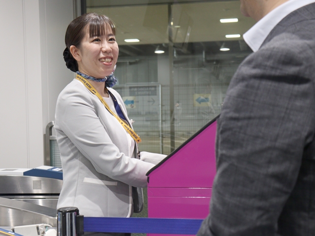 成田国際空港でのグランドスタッフ