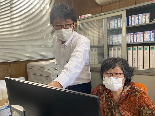 事務スタッフ