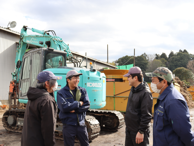 自社敷地内での重機オペレーター