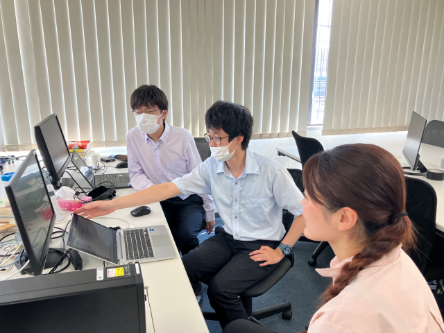 公立小中学校のITサポートスタッフ