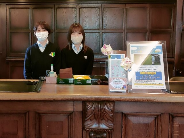 フロント及びリザベーションスタッフ