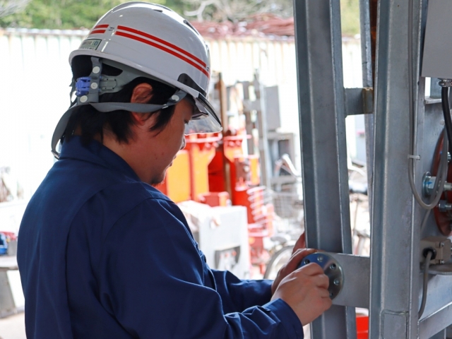 建設機械の整備・加工スタッフ