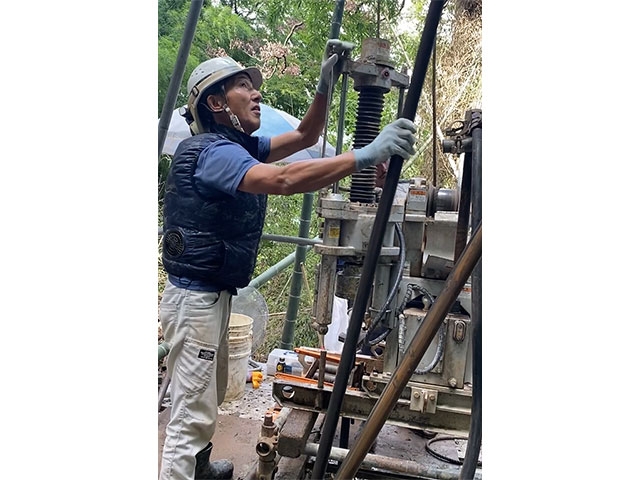 地質調査助手（ボーリング作業員）