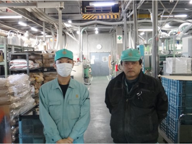 プラスチック部品の成形（コンセント・スイッチ類）