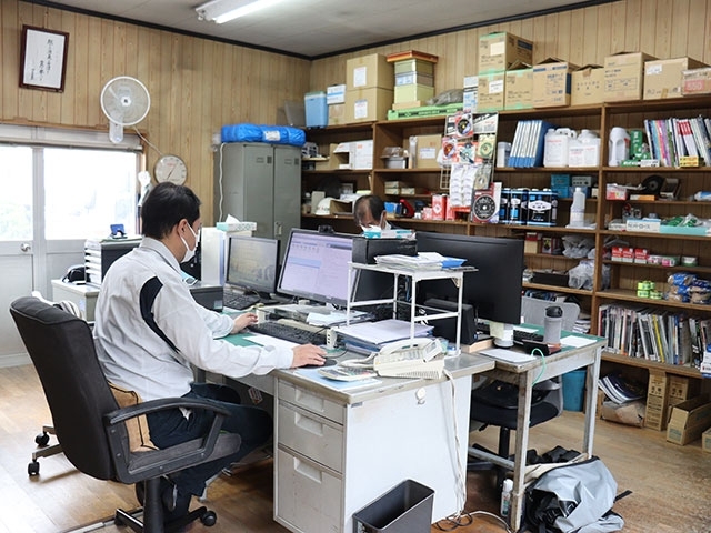 建築資材の営業スタッフ