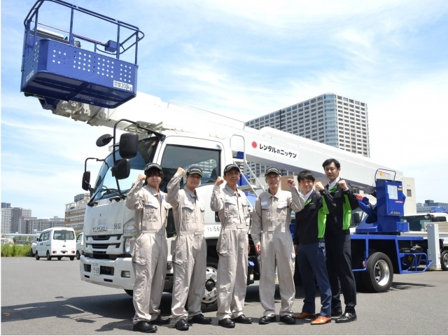 建設機械のメンテナンススタッフ