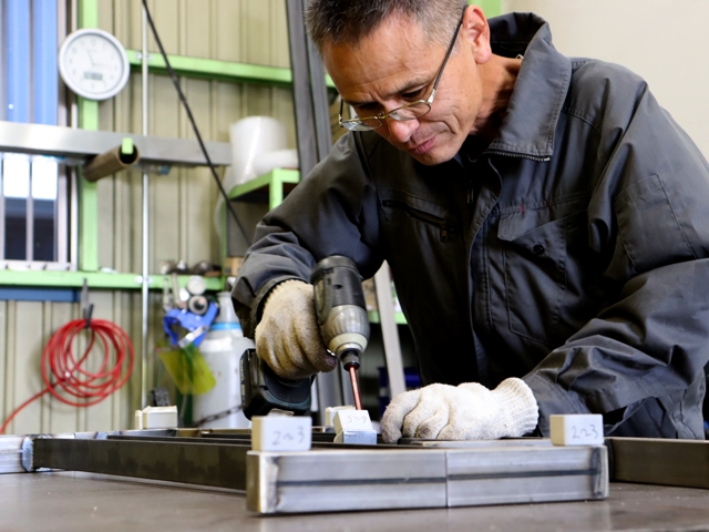 金物（手すりや門扉など）の製作スタッフ