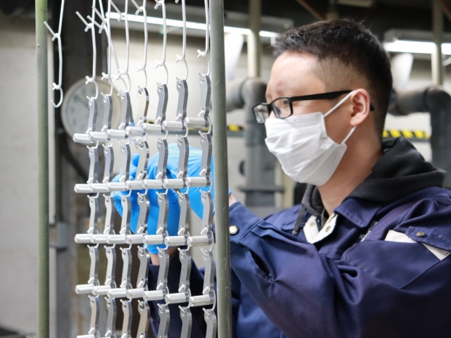 自動車部品や医療機器部品などの【製造スタッフ】