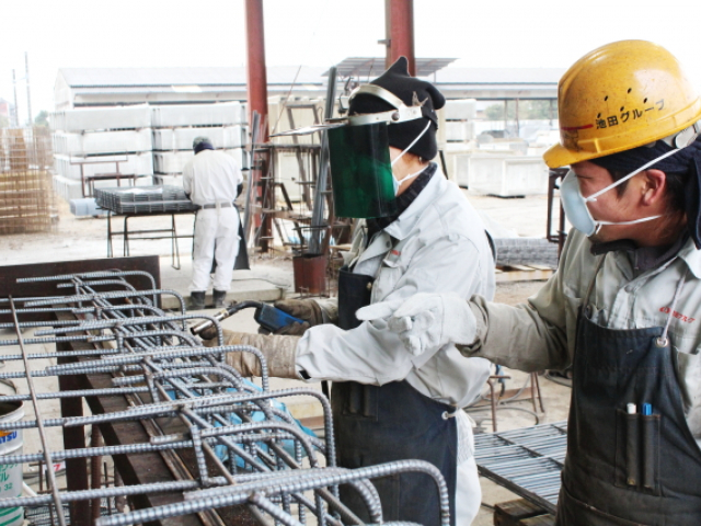 鉄筋の加工組立スタッフ