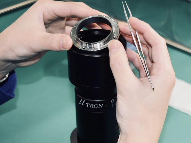 産業用カメラレンズの組立
