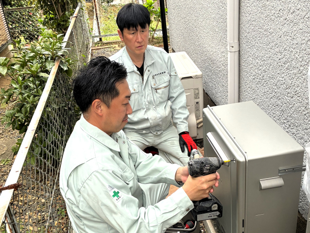 住宅設備機器（給湯器など）の設置スタッフ