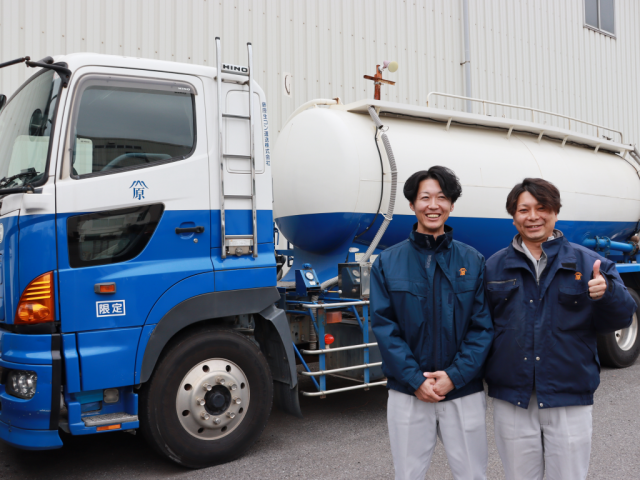 バラセメント車の大型ドライバー