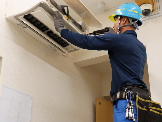 空調設備の施工スタッフ