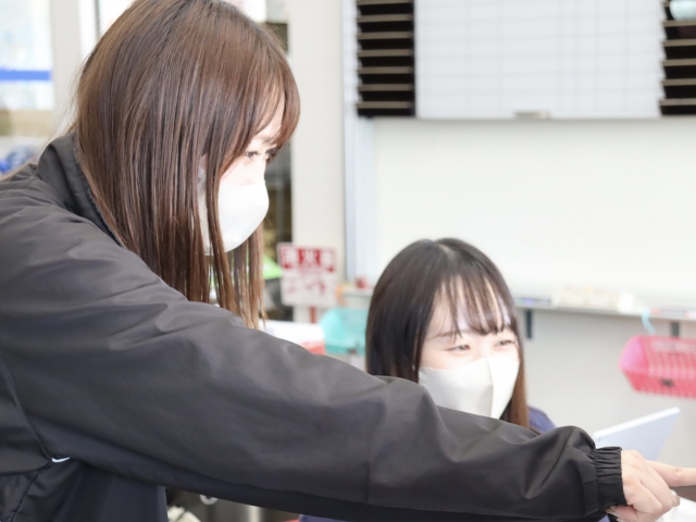 フロント事務