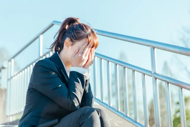 仕事を辞めたい時にすぐに決断してはダメ